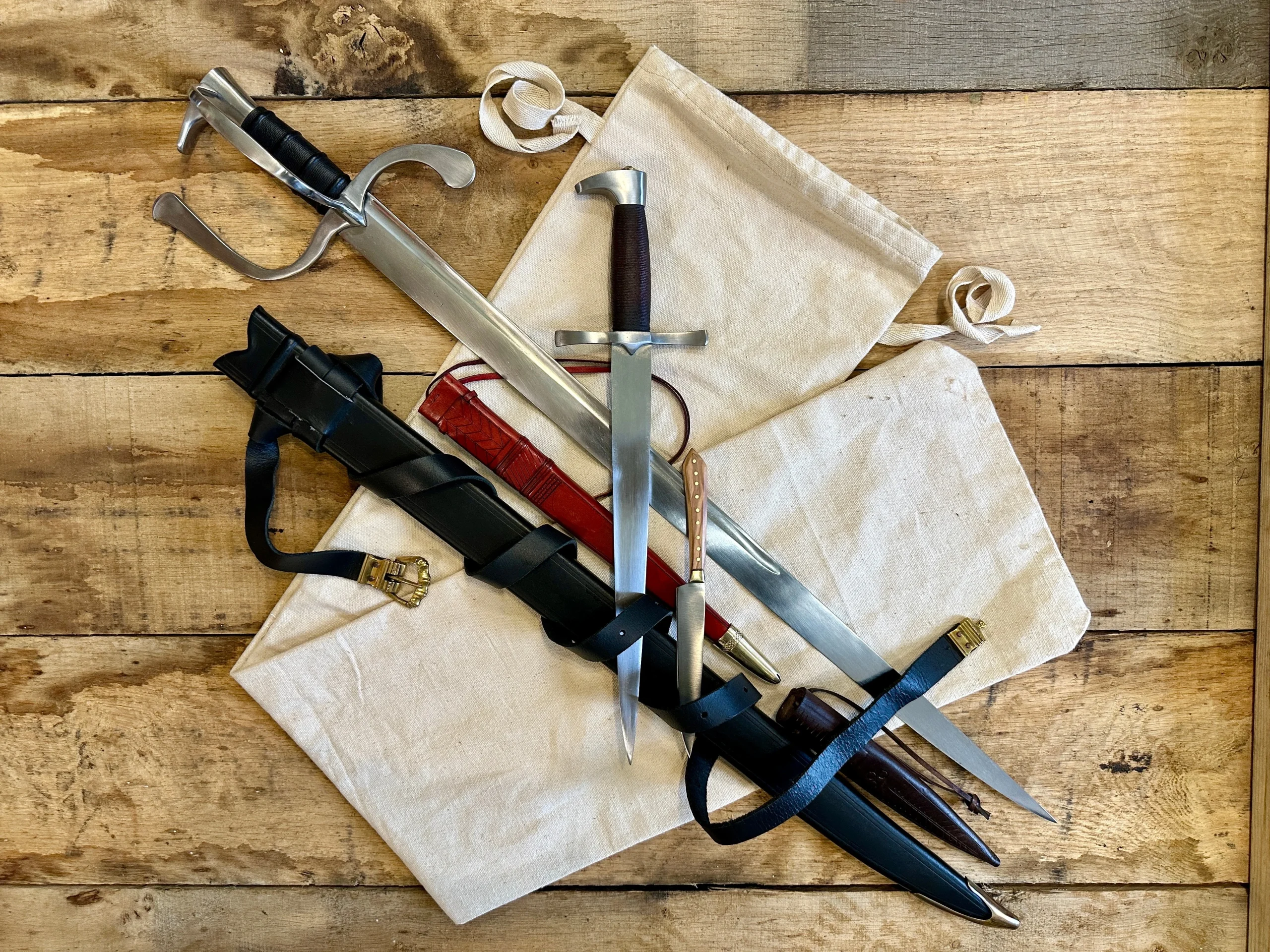 15th Century Wakefield Hanger Sword Bundle – with FREE sword bag