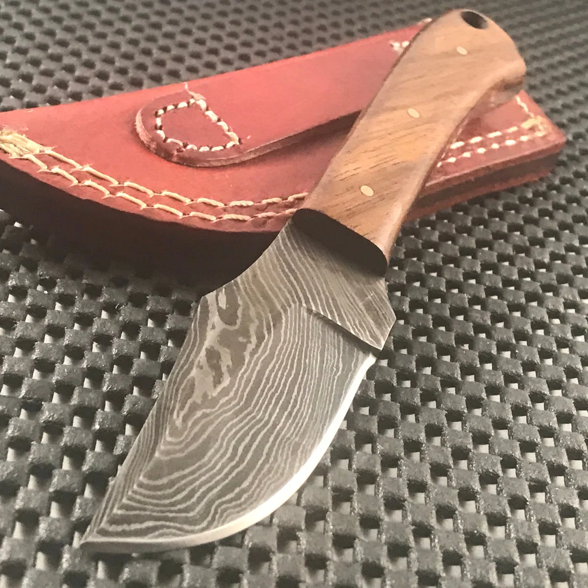 6.5″ Short Full Tang Walnut Damascus Skinning Knife