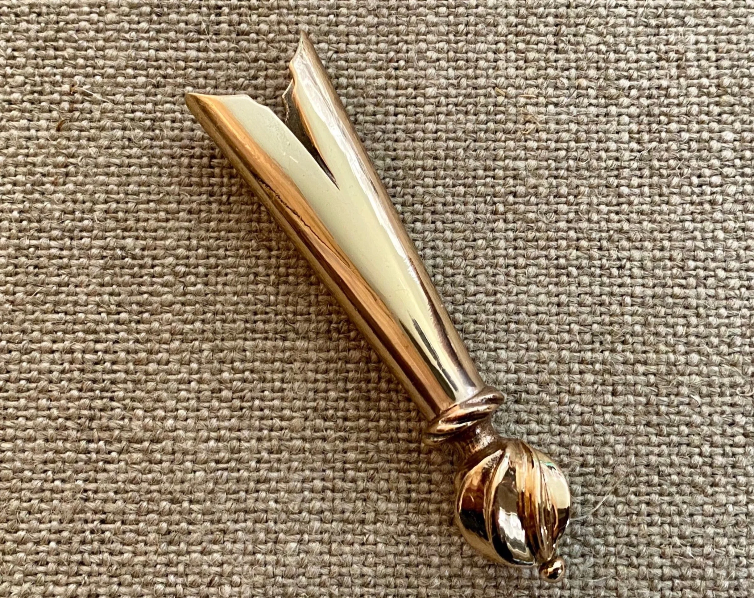 Dagger scabbard Chape 2
