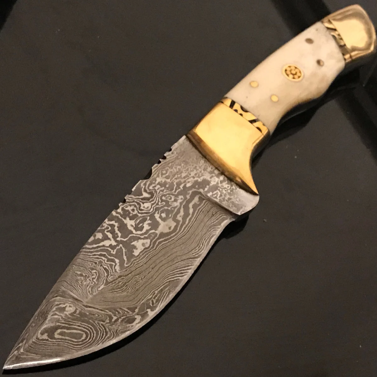 Handmade Custom Damascus Horn Hunting Knife (BB-13)
