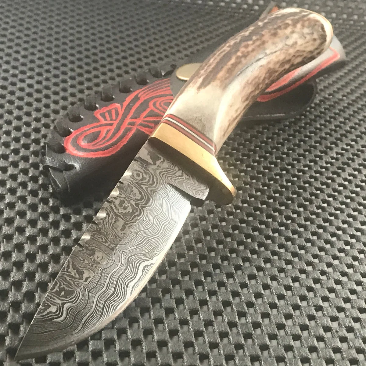 Handmade Damascus Steel Skinning Knife