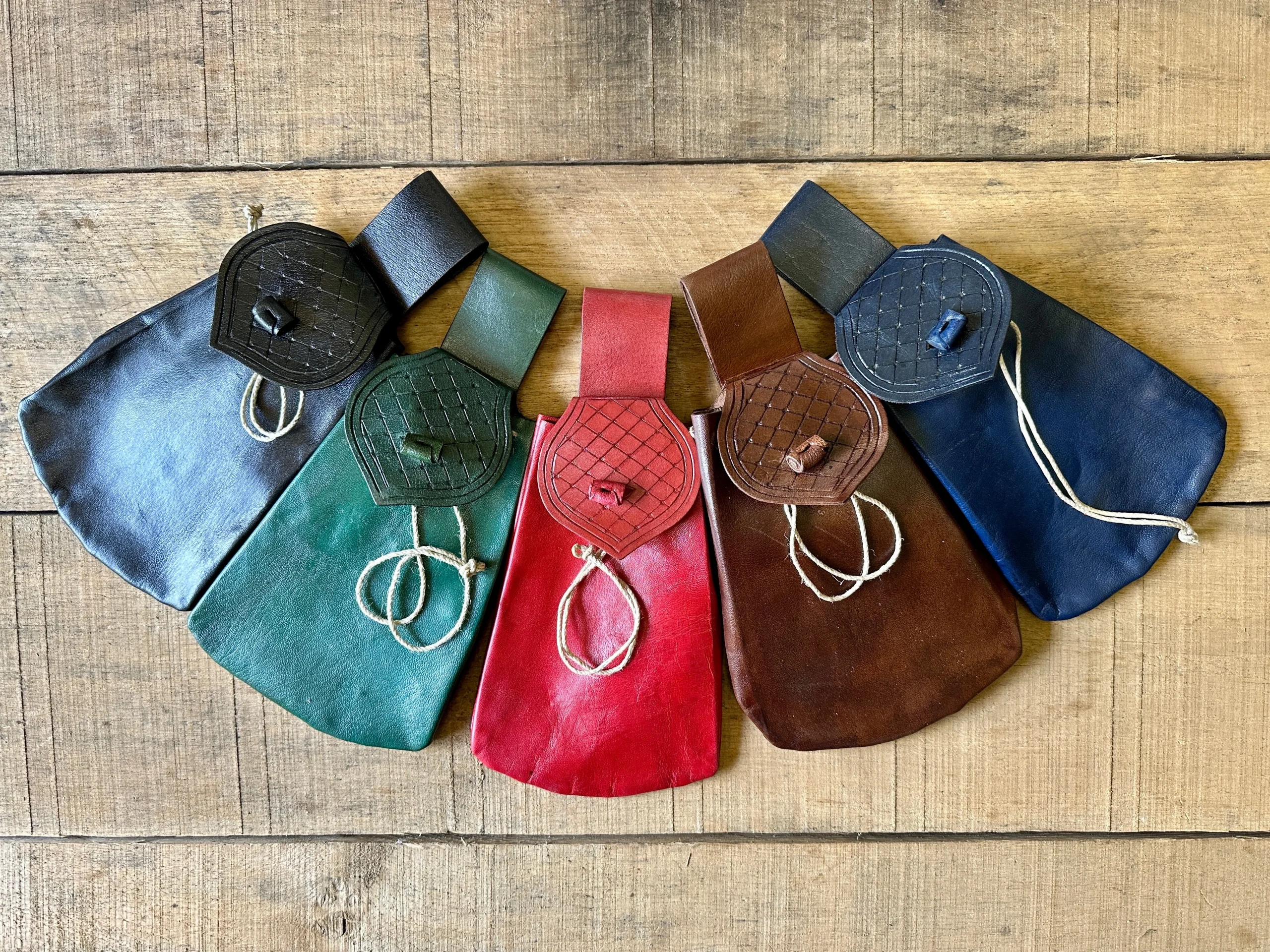 Soft drawstring belt pouch 13-16thC